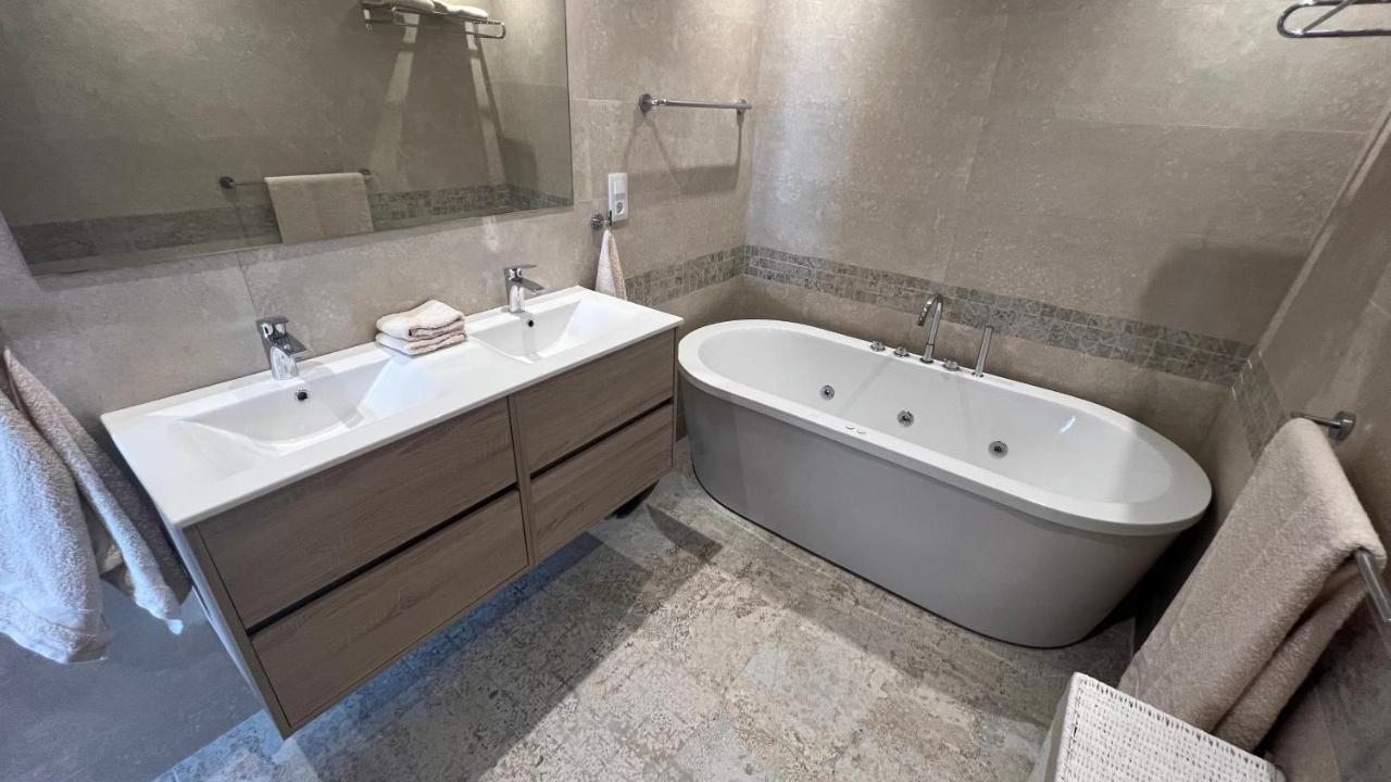 Romantic White Villa -Private Pool نيرخا المظهر الخارجي الصورة