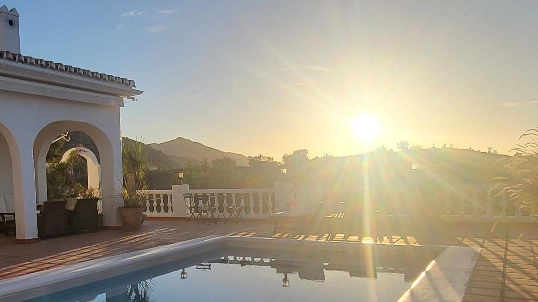 Romantic White Villa -Private Pool نيرخا المظهر الخارجي الصورة